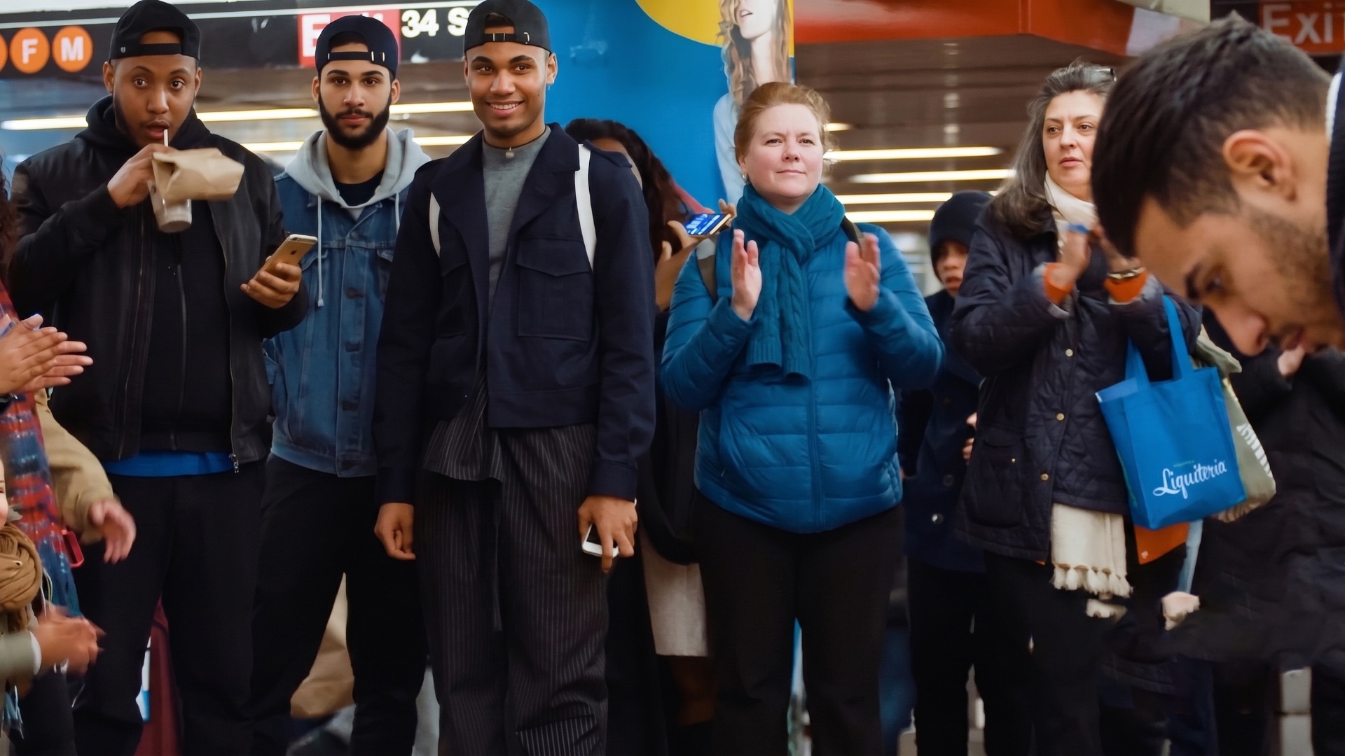 Everyday commuters becoming audiences City life meets live performance