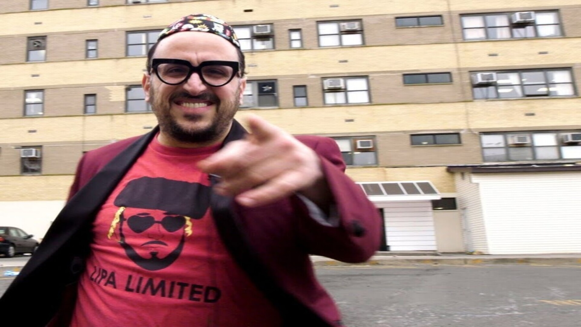 Lipa Schmeltzer blends Hasidic tradition with modern music